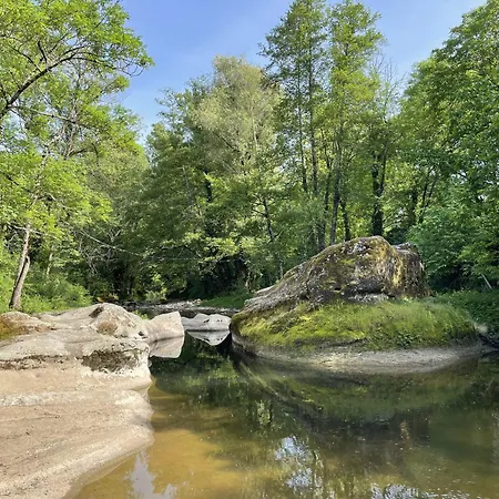 Batisse Le Moulinage Du Luol Avec Parc Arbore